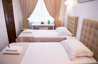 Мини-отель Bavaria Гатное Двухместный номер с 1 кроватью или 2 отдельными кроватями-3