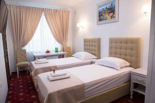 Мини-отель Bavaria Гатное Двухместный номер с 1 кроватью или 2 отдельными кроватями-5