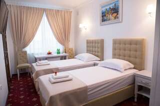Мини-отель Bavaria Гатное Двухместный номер с 1 кроватью или 2 отдельными кроватями-18
